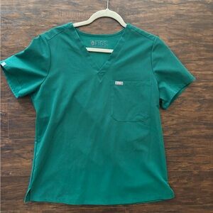 FIGS size medium top